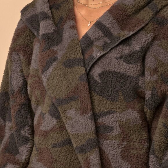 NEW Boutique Hooded Camo Teddy Jacket Cozy Sherpa Fleece Weekend Furry Soft Warm - Picture 5 of 8